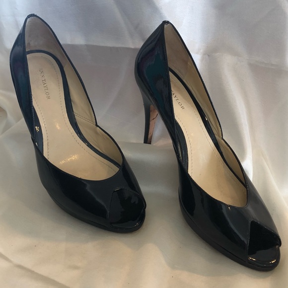 Ann Taylor Heels - Picture 1 of 4